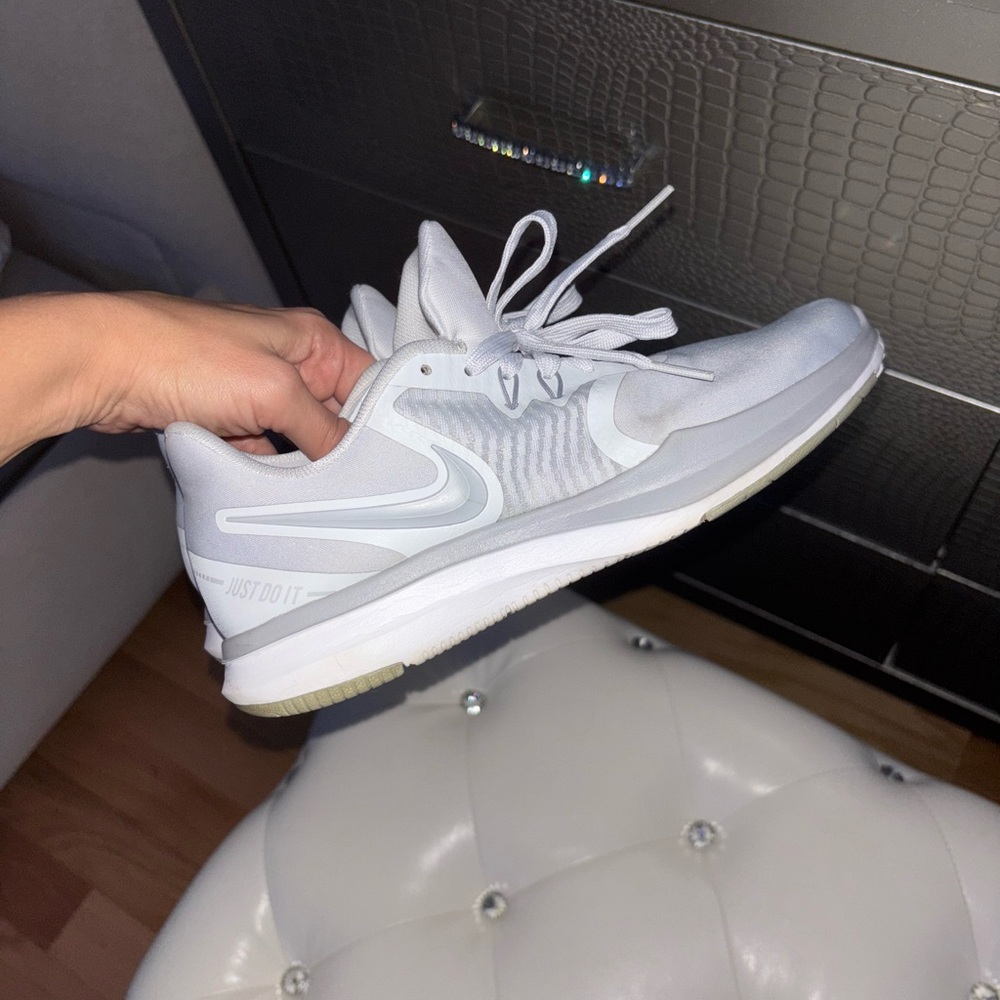 ♥️ Nike White and Light Gray Running Sneakers!! Barely used !